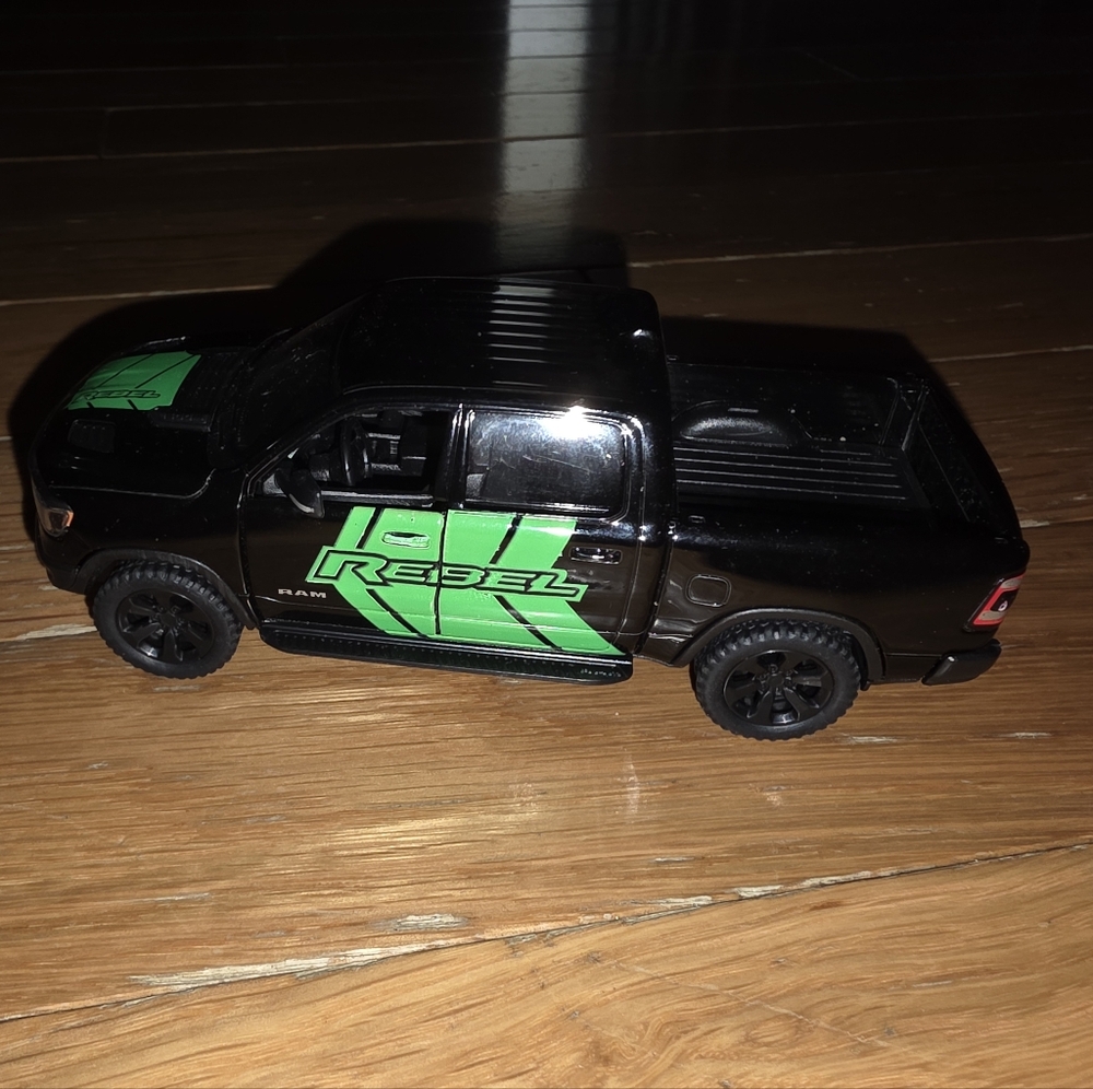 VINTAGE KINSMART DODGE RAM 1500 GREEN BLACK FRICTION TRUCK TOY COLLECTIBLE